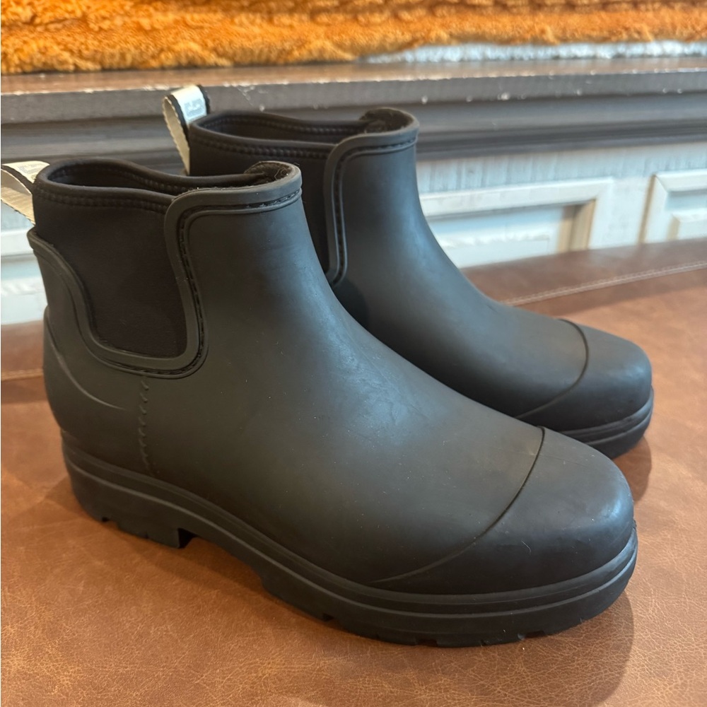 Ugg Droplet Ankle Rain Boots size 9 black